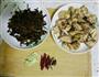 小鸡炖蘑菇粉条的做法图解1