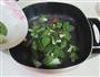 白菜牛肉炒米粉的做法图解3