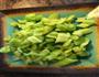 芹菜炒香肠的做法图解1