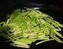 番茄鸡蛋炒蒜薹的做法图解2