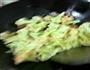 花菜炒腊肉的做法图解5