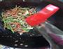 青椒胡萝卜炒肉丝的做法图解8