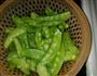 荷兰豆炒腊味的做法图解2