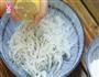 香煎银鱼饼的做法图解1