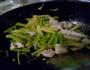 墨鱼炒芹菜的做法图解4