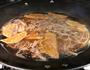 羊肉蛋饺蘑菇暖冬火锅的做法图解3