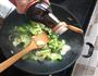 西兰花杏鲍菇炒肉片的做法图解10