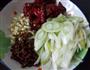 蒜头炒腊肉的做法图解2
