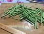 红油肥牛金针菇豆角的做法图解1