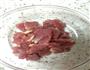 大蒜胡萝卜炒肉的做法图解2