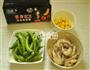 鲜虾炒白果甜豆的做法图解1