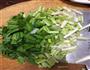 大蒜炒肉皮的做法图解1