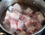 五花肉炖海带的做法图解2