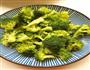 蒜蓉西兰花拌木耳的做法图解1