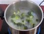 西兰花皮蛋粥的做法图解6