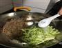 快炒芹菜牛肉丝的做法图解3