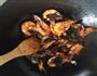 茶香鲜虾炒面的做法步骤11