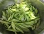 腊肠芹菜的做法图解1