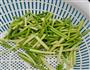 蒜苔炒肉丝的做法图解2