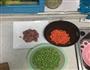 青豆炒肉的做法图解1