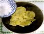 豆沙土豆球炸物的做法图解3