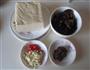木耳烧豆腐的做法图解1