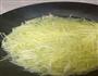 酸酸甜甜我最爱-凉拌土豆丝的做法图解2