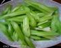 芹菜炒肉的做法图解1