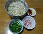 腊肉炒韭芽的做法图解1