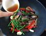 茄子烩豆角的做法图解7