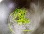 初雪-菠菜-花生米的做法图解5