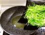 金蒜芽菜滑虾仁的做法图解14