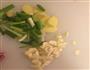 蒜苔炒肉的做法图解1