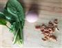 菠菜蒸蛋的做法图解1