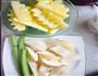 芹菜菠萝梨汁的做法图解3