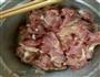 胡萝卜玉米炒肉的做法图解3