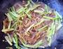 芹菜炒粉的做法图解8