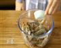 金蒜粉丝蒸虾的做法图解2