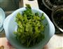 芹菜叶鸡蛋饼的做法图解1