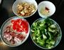 青椒菌菇炒香肠的做法图解5