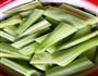 黄瓜泡椒牛蛙的做法图解2