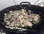 香肠腊肉豌豆糯米饭的做法图解2
