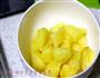 酸甜田园菠萝炒饭的做法图解3