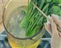菠菜蛋黄粥 & 上汤菠菜的做法图解2