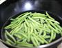 腊肠炒豆角的做法图解3