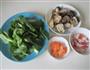 青菜草菇炒肉片的做法图解1