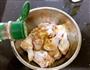 空炸脆皮鸡翅根的做法图解2