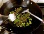 青豆炒黑椒牛肉粒的做法图解6