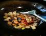 豆瓣烧肉丁的做法图解3