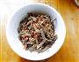 昆明茄子鲊炒肉丝 的做法图解1